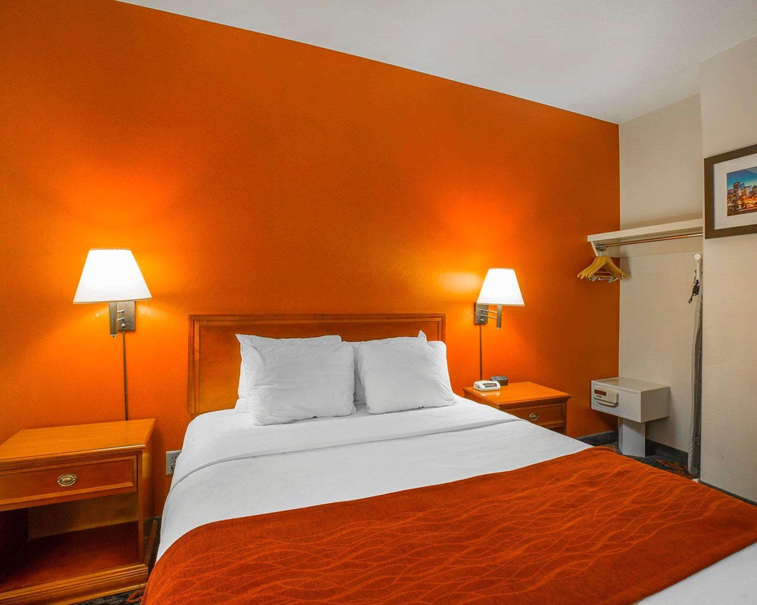 Comfort Inn & Suites University YYC Exterior foto