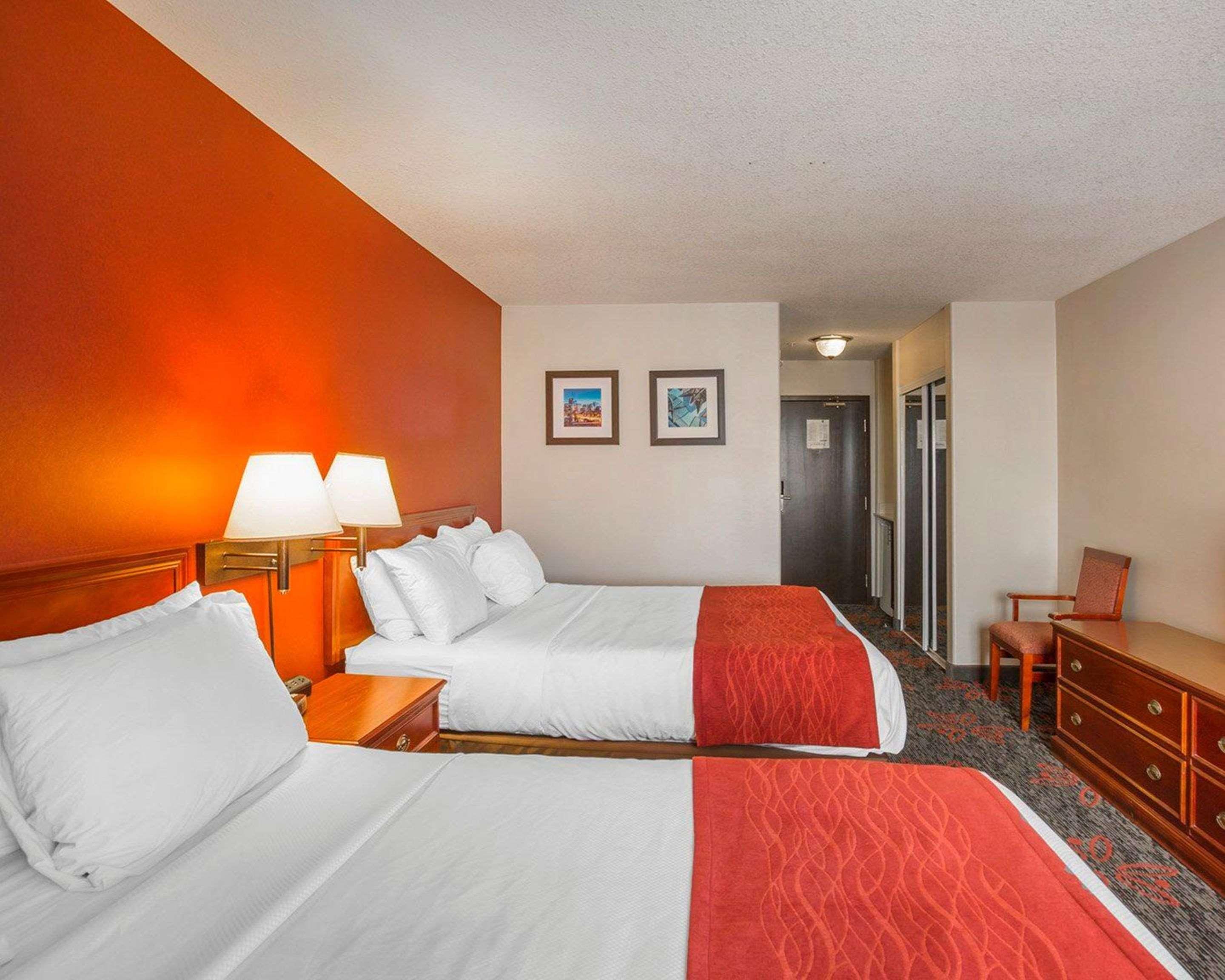 Comfort Inn & Suites University YYC Exterior foto