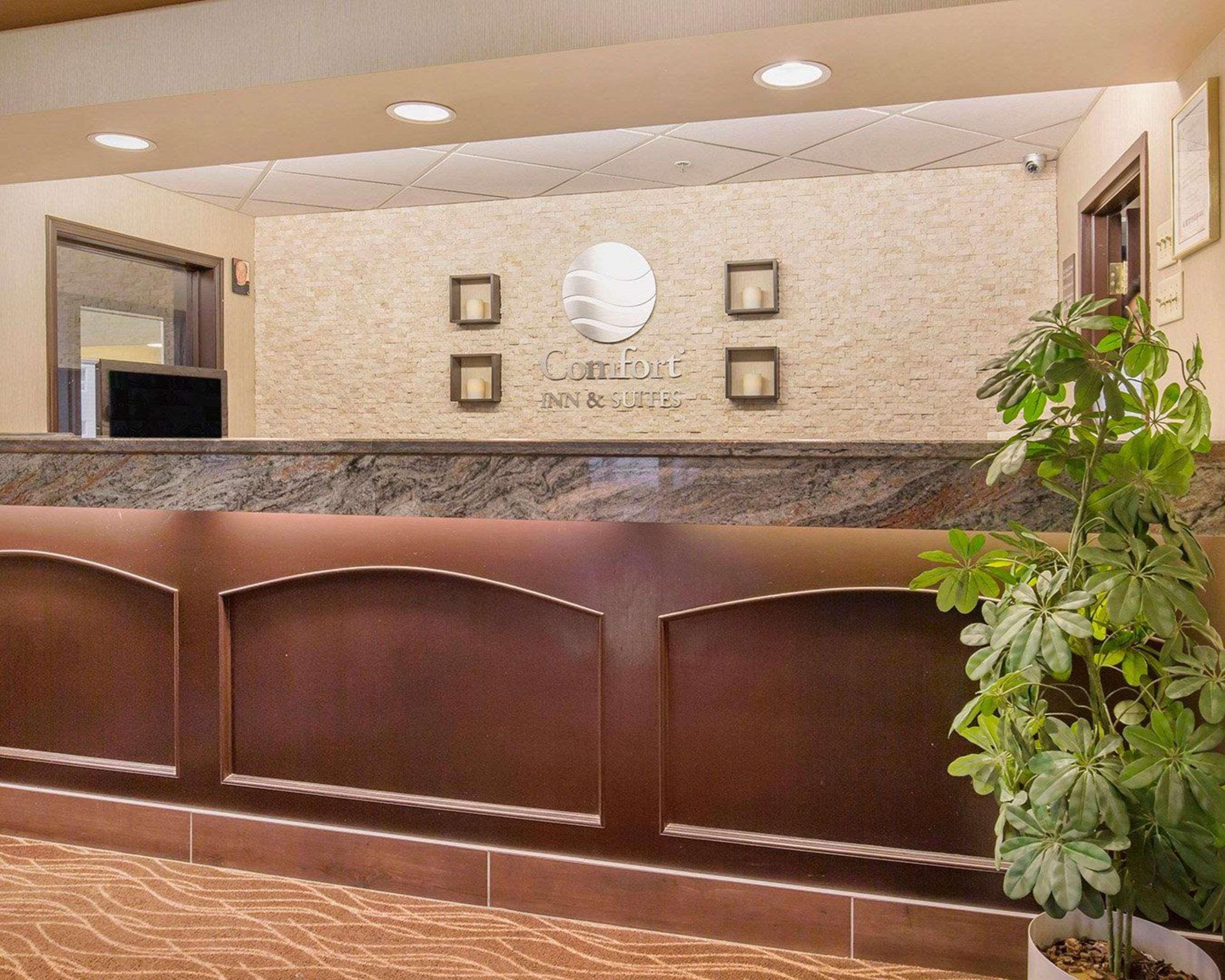 Comfort Inn & Suites University YYC Exterior foto