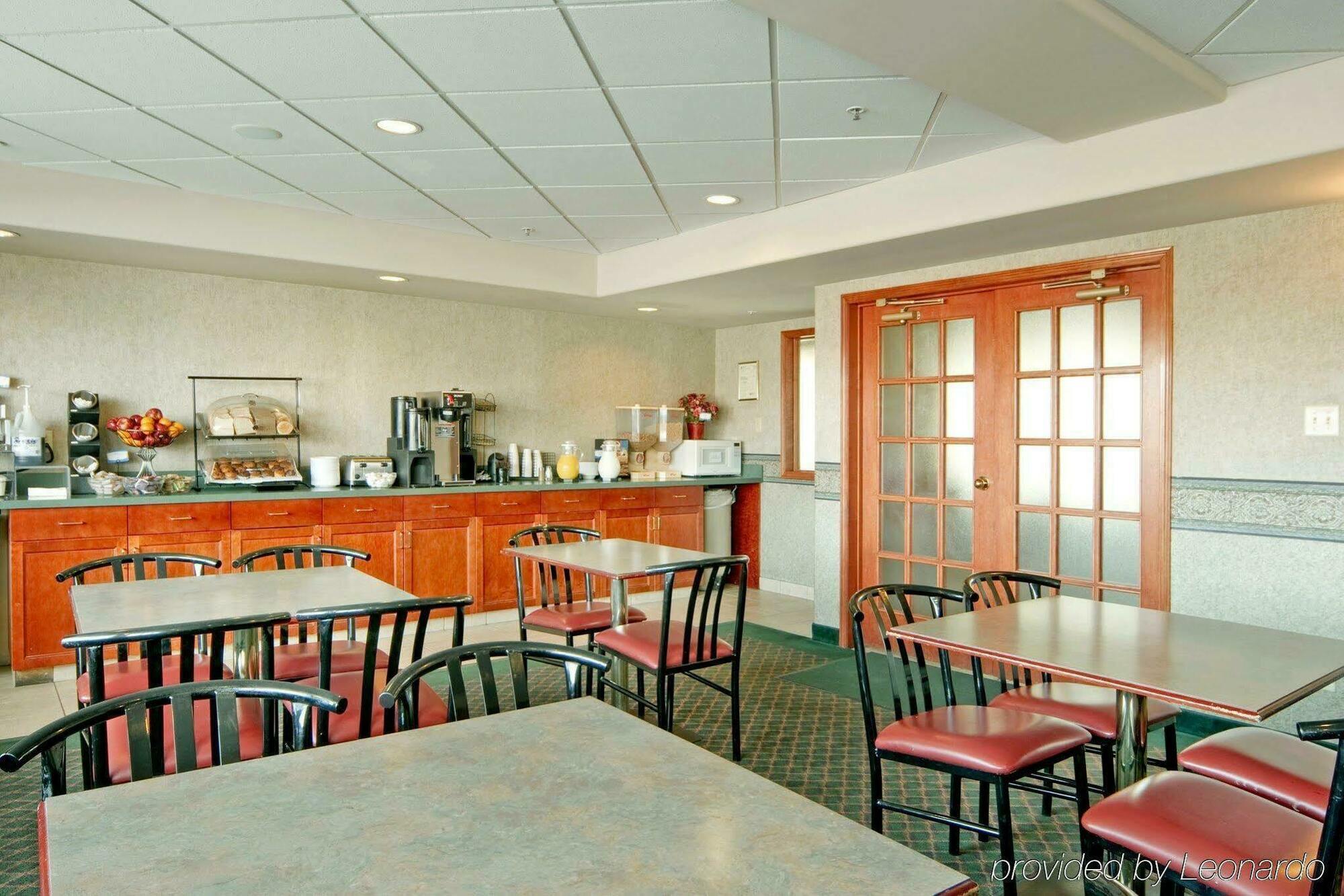 Comfort Inn & Suites University YYC Exterior foto